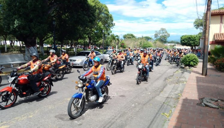  Mototaxistas de Ureña exigen libre paso hacia el Puente Francisco de Paula Santander. Fotos cortesía / La Opinión 