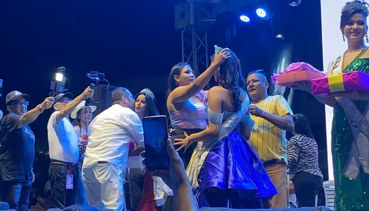 Coronas para Miss Princesita del Turismo y Salazar