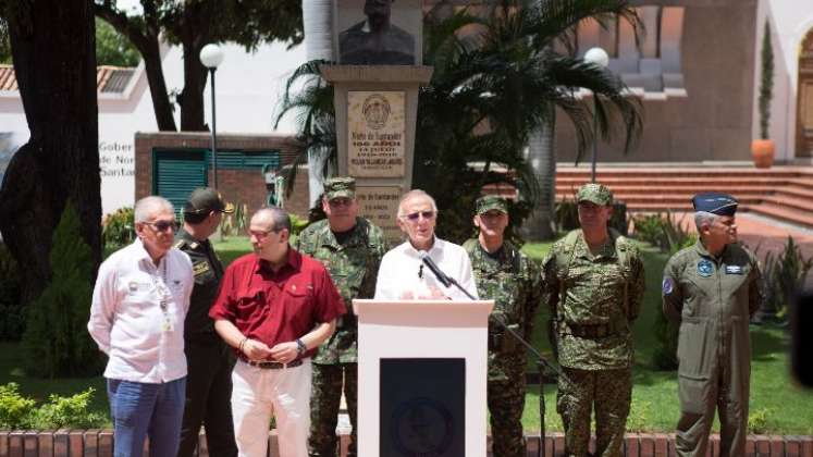 El ministro de Defensa, Iván Velásquez, se reunió ayer con los gremios y sectores productivos de la región, para escuchar sus preocupaciones y propuestas frente a la situación de seguridad./ Foto cortesía para La Opinión