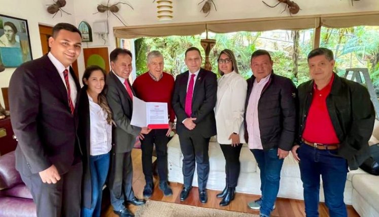 William Villamizar recibió el coaval del Partido Liberal./Foto cortesía