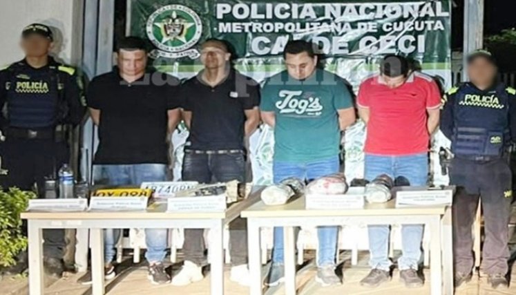 Los policías y los dos civiles fueron capturados en Los Olivos