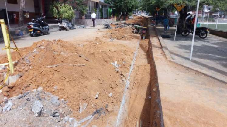 Trabajos de reposición de redes en el barrio La Palmita/Foto Orlando Carvajal/La Opinion