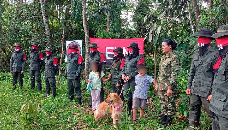 Eln liberó a la sargento Karina Ramírez y a sus dos hijos 