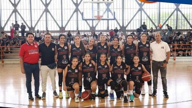 El quinteto femenino Sub-14 de baloncesto de Norte de Santander, en el Interligas de Itagüí.