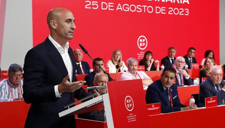 El presidente de la Real Federación Española de Fútbol, Luis Rubiales se negó a renunciar a su cargo.