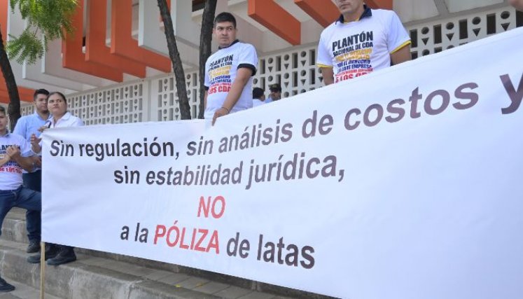 Llamada ‘póliza de latas’ porque solo se encargará de amparar los daños materiales./Fotos: Jorge Gutiérrez / La Opinión 