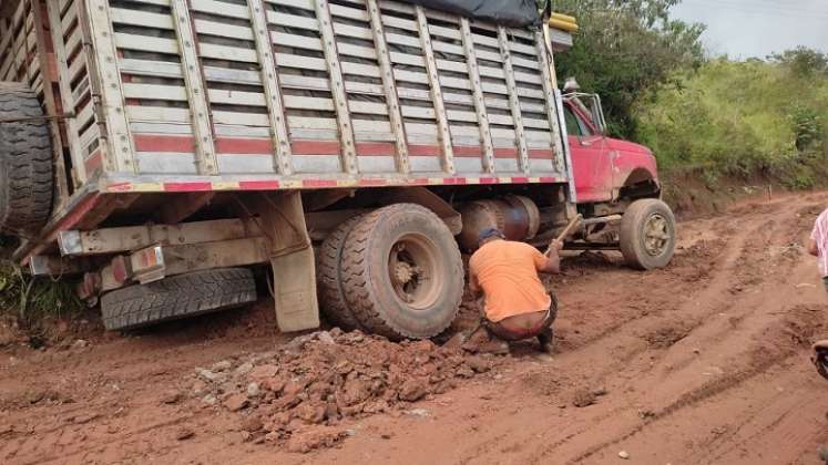 A través de convenios solidarios se logró la construcción de placa huellas en la vereda Salobritos, Alto de San Jacinto, San Francisco y La Pacha, entre otras./ Foto Cortesía.