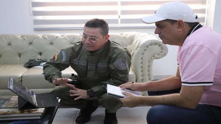 El Jefe Nacional del Servicio de Policía y director de Seguridad Ciudadana, brigadier general Carlos Humberto Rojas, visitó a Ocaña para conocer la problemática de seguridad./ Foto: Cortesía