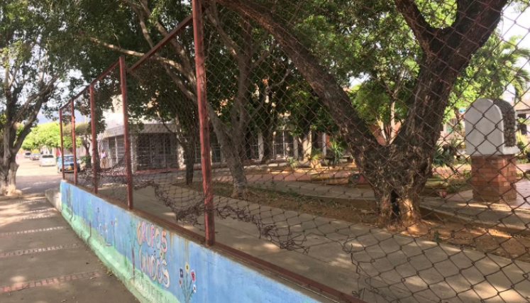 El enmallado de todos los parques está dañado.