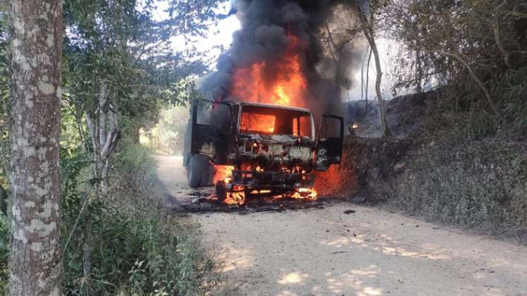 Hombres armados quemaron carro recolector de basuras en Ocaña