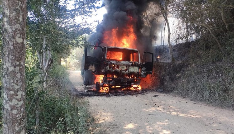 Hombres armados quemaron carro recolector de basuras en Ocaña