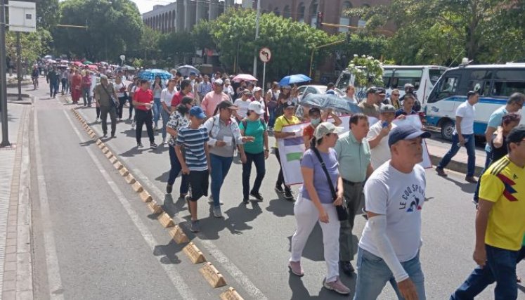 Marcha de maestros por los malos servicios de salud que les prestan/Foto Orlando Carvajal/La Opinión