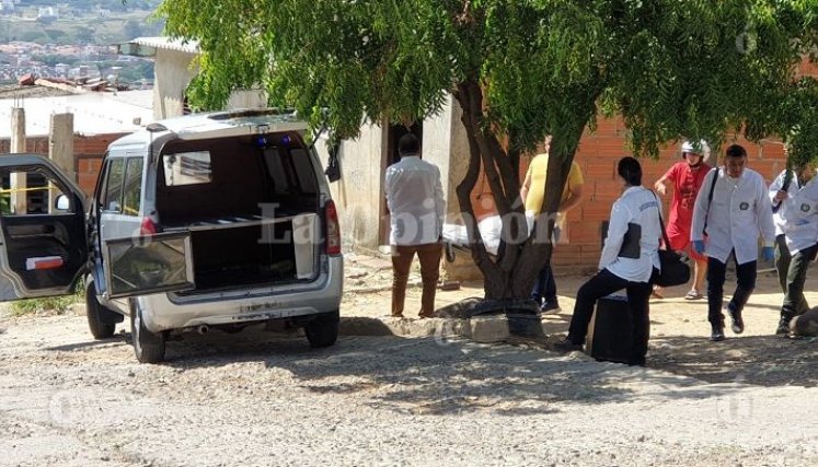 La víctima estaba tomando afuera de una casa de Bellavista cuando recibió el disparo. / Fotos Kevin Beltrán /La Opinión