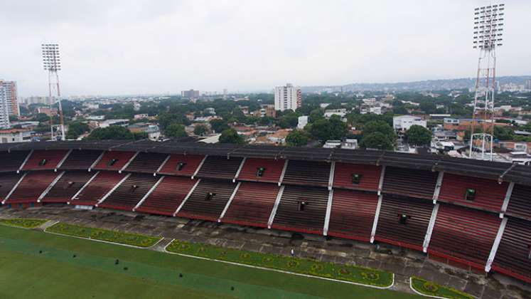 Estadio General Santander, luminarias. 