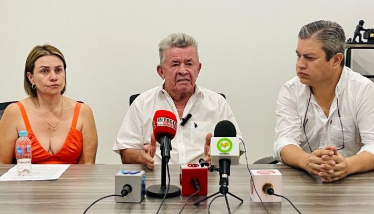 Los diputados Luis Alberto Otero y Ramón Cabrales anunciaron en rueda de prensa que no serán candidatos nuevamente a la Asamblea./Foto cortesía