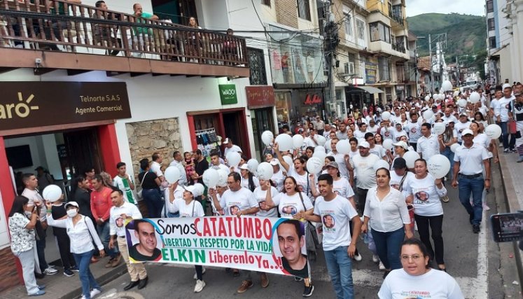 Los ocañeros participan en marchas para clamar la pronta liberación de los seres queridos./Fotos Cortesía.