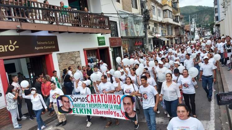 Los ocañeros participan en marchas para clamar la pronta liberación de los seres queridos./Fotos Cortesía.