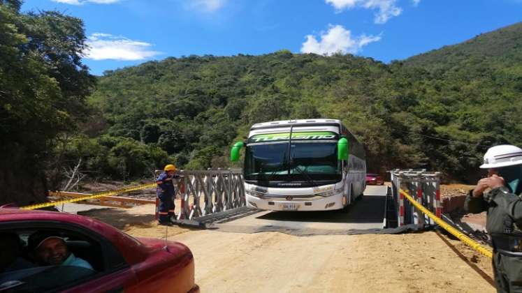 El puente, en el sector El Turco, está diseñado para resistir hasta 52 toneladas para todo tipo de vehículos./Fotos La Opinión