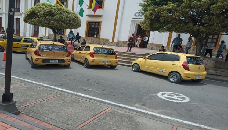 Una polémica como para alquilar balcones existe entre el secretario de Movilidad y Tránsito con los taxistas de Ocaña.