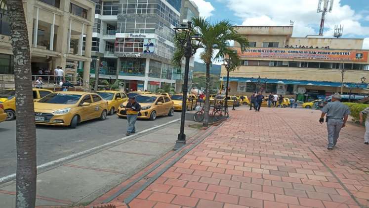 Una polémica como para alquilar balcones existe entre el secretario de Movilidad y Tránsito con los taxistas de Ocaña.