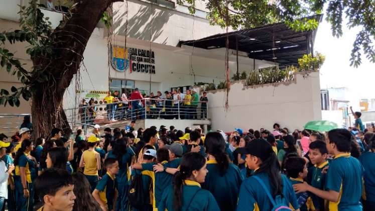 Protesta del colegio Nacional de Comercio