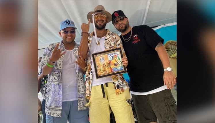 La agrupación recibió el premio Gravity Level Music Pool Party Awards 2023, por su canción ‘Se Pegó.