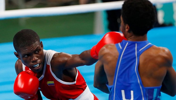 El boxeador colombiano Yuberjen Martínez fue eliminado por el estadounidense Roscoe Hill.