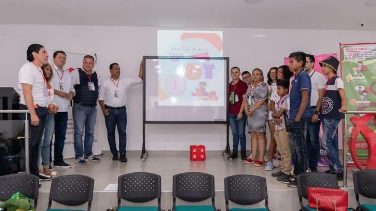 Los aspirantes a la Alcaldía de Cúcuta pasaron al tablero para hablar de sus propuestas para la niñez y la adolescencia de la ciudad. / Foto cortesía para La Opinión