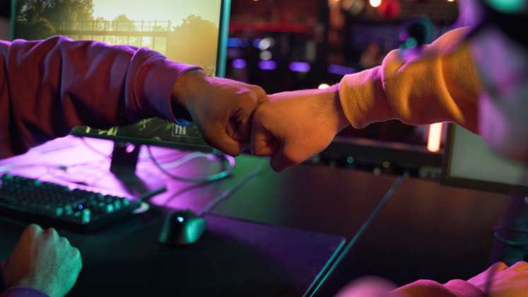 Los deportes electrónicos como Dota 2 y League of Legends avanzan con gran fuerza en Latinoamérica. / Foto: Freepik