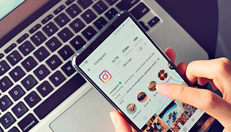 Instagram 