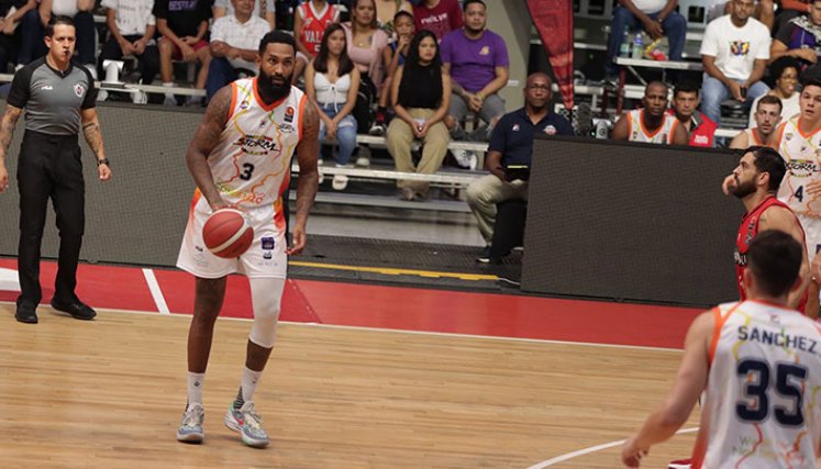 Josimar Ayarza, basquetbolista panameño. 