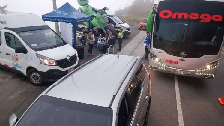 Pausas activas y verificaciones con radares de velocidad, son algunas de las acciones que adelantan las autoridades de tránsito en las vías de la región./ Fotos: Cortesía 