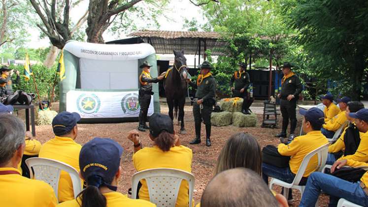 Los carabineros capacitaron a los extensionistas de la FNC./Foto Cortesía