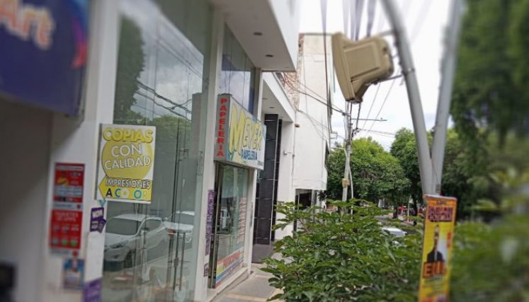 Las cornetas del Centro Comercial a Cielo Abierto no están funcionando./Foto Orlando Carvajal/La Opinión
