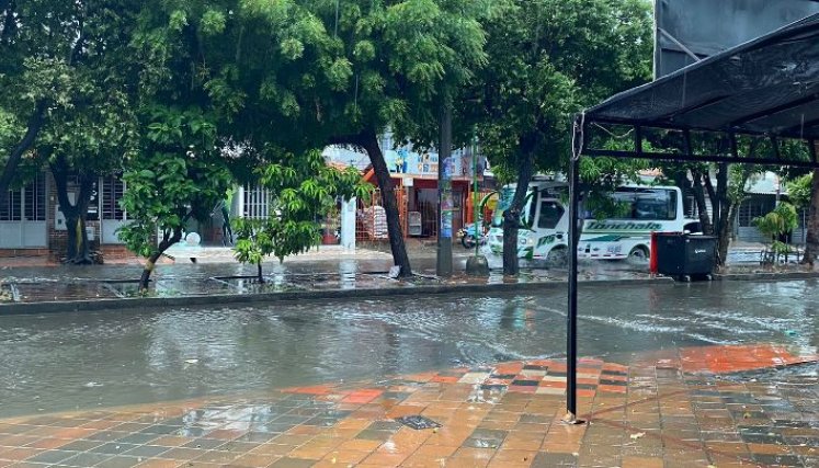 Las precipitaciones del miércoles en la madrugada inundaron completamente la ciudad. / Foto: Valentina Robles. 