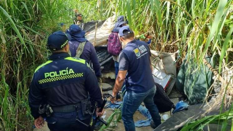 Los habitantes de calle en su mayoría tienen mascotas, otro dolor de cabeza para la Policía. / Foto: Cortesía. 