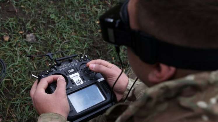 Soldados entrenan en el frente de guerra con la inteligencia artificial/Foto AFP