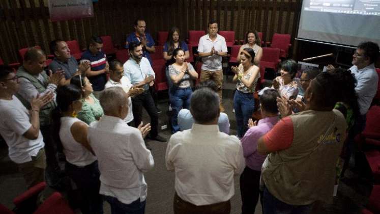 Comunicadores de las emisoras comunitarias presentes en el encuentro convocado por la CNMH./Foto Juan Pablo Cohen/La Opinión