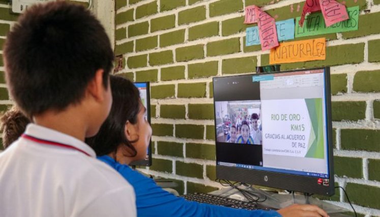 Los paneles instalados son de 550 W con baterías de 48 voltios a 100 amperios. El compromiso es que las comunidades mantengan estos sistemas en buen estado, para que se sostengan con el tiempo. /Fotos Cortesía / La Opinión