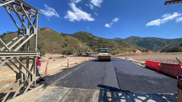 Una vez pavimentados los accesos a los puentes metálicos se habilitó la circulación vehicular en la carretera Cúcuta-Ocaña./Foto Cortesía