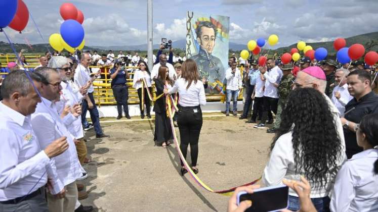 Inauguración del puente Atanasio Girardot/Foto La Opinión