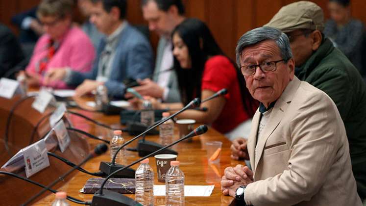 El jefe de la delegación del Eln, Pablo Beltrán, durante la quinta ronda de negociaciones de paz con el Gobierno colombiano en la Ciudad de México./ Foto AFP