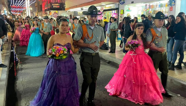 Las jóvenes fueron escoltadas por funcionarios de la Policía/ Foto: Cortesía