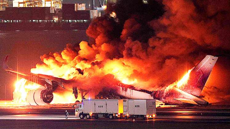 Colisión entre dos aviones en el aeropuerto de Tokio Haneda