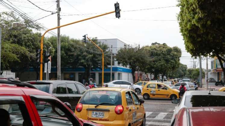 La Policía de Tránsito continuará ejerciendo sus funciones, trabajando articuladamente con los agentes de movilidad.  /Fotos: Archivo / La Opinión 