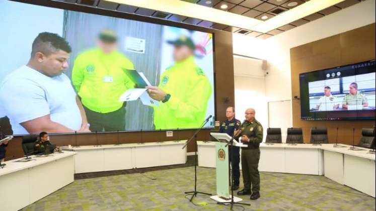 La policía presenta aquí a los dos hermanos que quedaban por capturar de la banda Los Curva/Foto Cortesía Policía