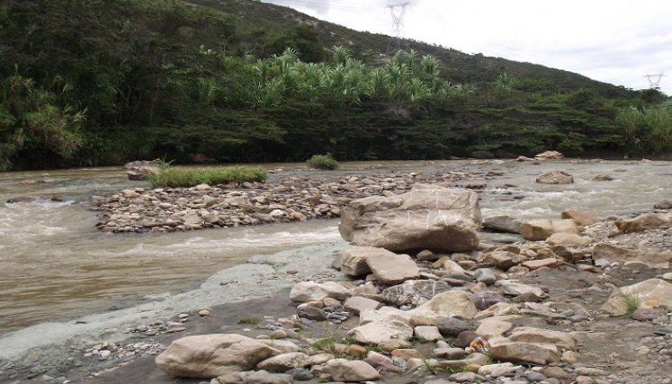 Integrantes del Consejo Municipal de Gestión del Riesgo adoptaron medidas para evitar el racionamiento de agua. Los organismos de socorro están en alerta. Fotos La Opinión