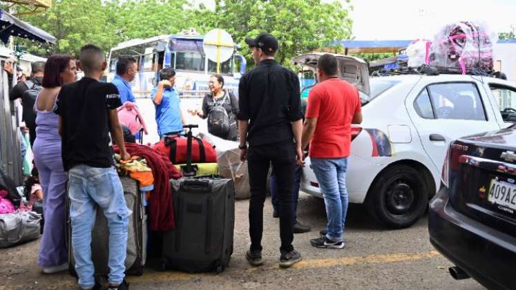 Los transportadores de las líneas ‘cinco puestos’ están autorizados para prestar su servicio en la capital nortesantandereana, entrando a la Central de Transportes de Cúcuta./Fotos La Opinión.