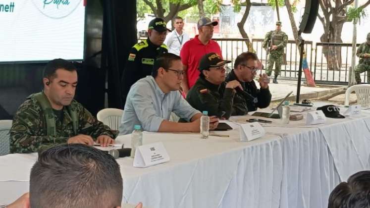 Consejo de seguridad en el Parque Lineal/Foto Orlando Carvajal/La Opinion