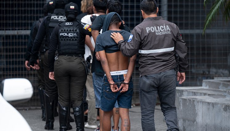 Militares toman control de varias cárceles de Ecuador tras liberación de rehenes